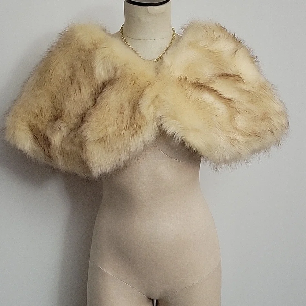 NWOT Sissily Designs Elegant Faux Fur Champagne Shawl